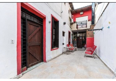 Buenos Aires 3000, casa 3 o posibilidad 4 dormitorios, ingreso vehiculos. 