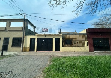 Castro Barros 5200, casa dos dormitorios, cochera, patio. Excelente ubicacion!