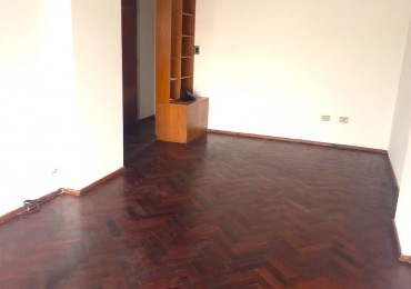 Cochabamba 1700, departamento de 2 dormitorios, con cochera y baulera, excelente zona.