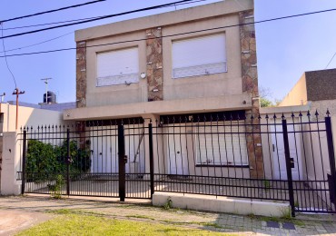 Los Aromos 300, Baigorria, casa 3 dormitorios, mas departamento. Excelente estado, 300 m2.