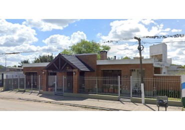 Santa Teresa, Av. Sarmiento 100, Excelente propiedad, 4 dormitorios, Jardin, Pileta