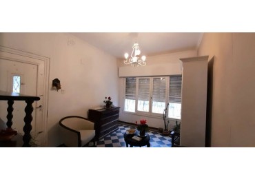 Centenario 700, propiedad de dos dormitorios, con patio y terraza