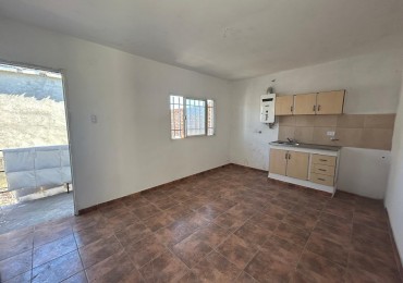 Castagnino 1600. Departamento dos dormitorios, planta alta. 