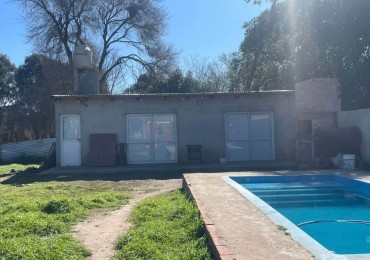 Maximo Paz, amplio terreno de 1300 m2, quincho de material, pileta.