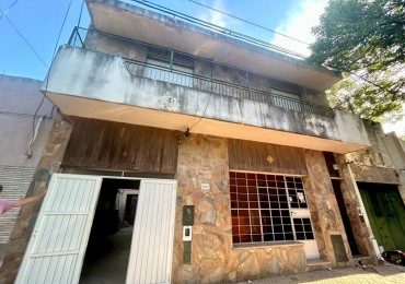 Amplia propiedad, 24 de septiembre 1200, planta alta y baja con acceso independientes! local comercial.