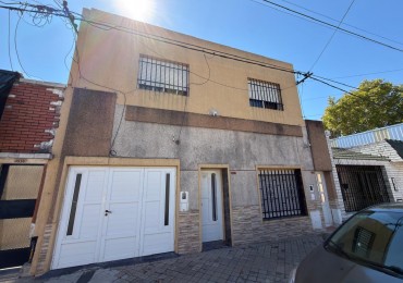 Marcos paz 4900, dos propiedades independientes, o posibilidad una sola casa amplia.